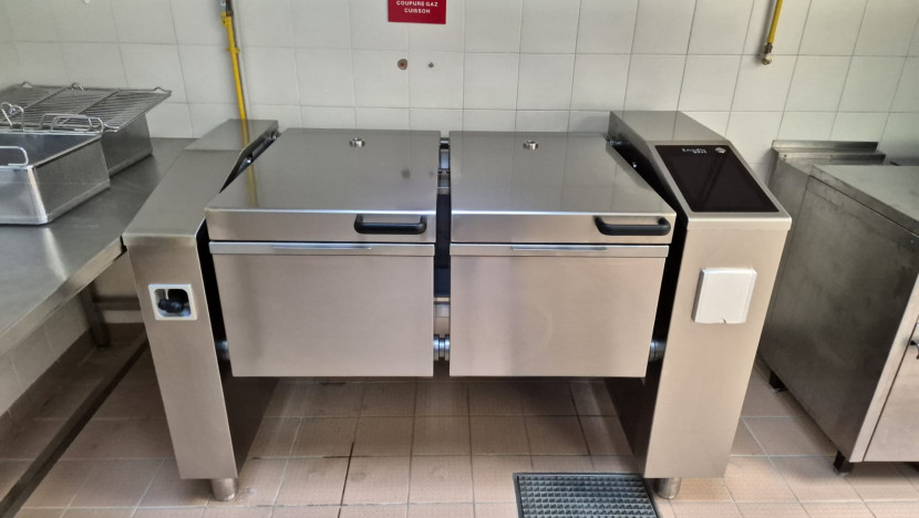 Installation d'une sauteuse multifonction et d'une ligne de self de distribution dans un restaurant scolaire de Loire-sur-Rhône