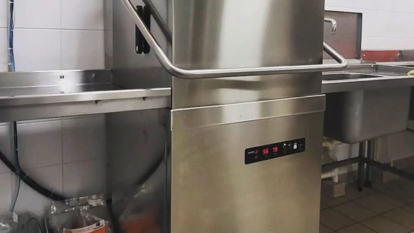 Installation machine à capot pour un restaurant scolaire dans la région Lyonnaise