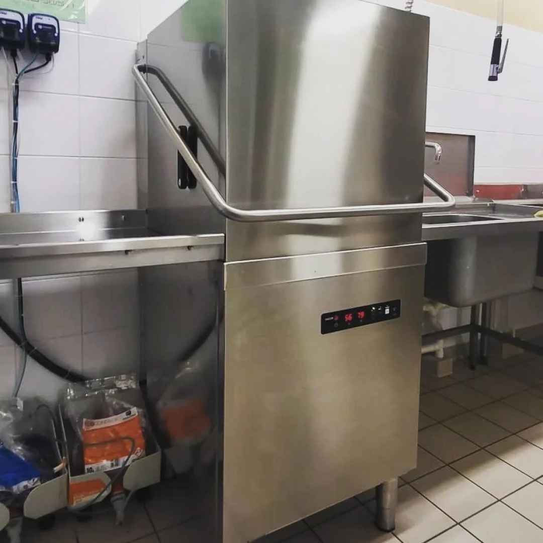 Installation machine à capot pour un restaurant scolaire dans la région Lyonnaise